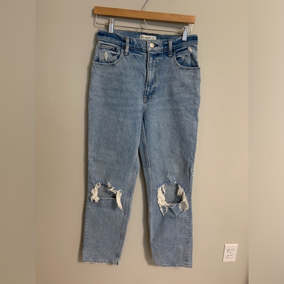 Abercrombie & Fitch Light Wash Ripped Ultra High Rise 90s Straight Jean Size 27 - Picture 2 of 4